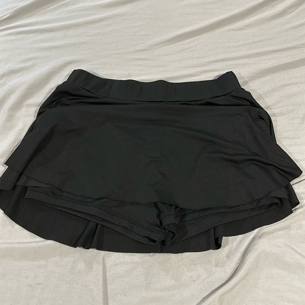 New women’s black tennis skirt size L